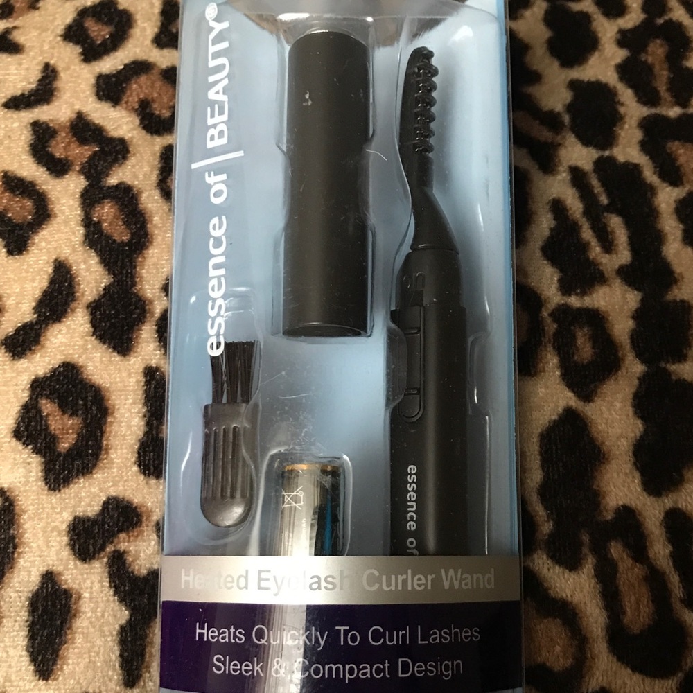NIB Heated eyelash curler